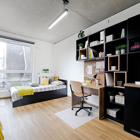 Shed Living Krakow Aparthotel Bagian luar foto