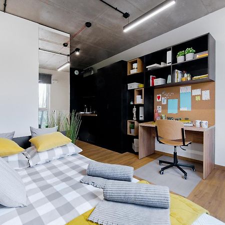 Shed Living Krakow Aparthotel Bagian luar foto