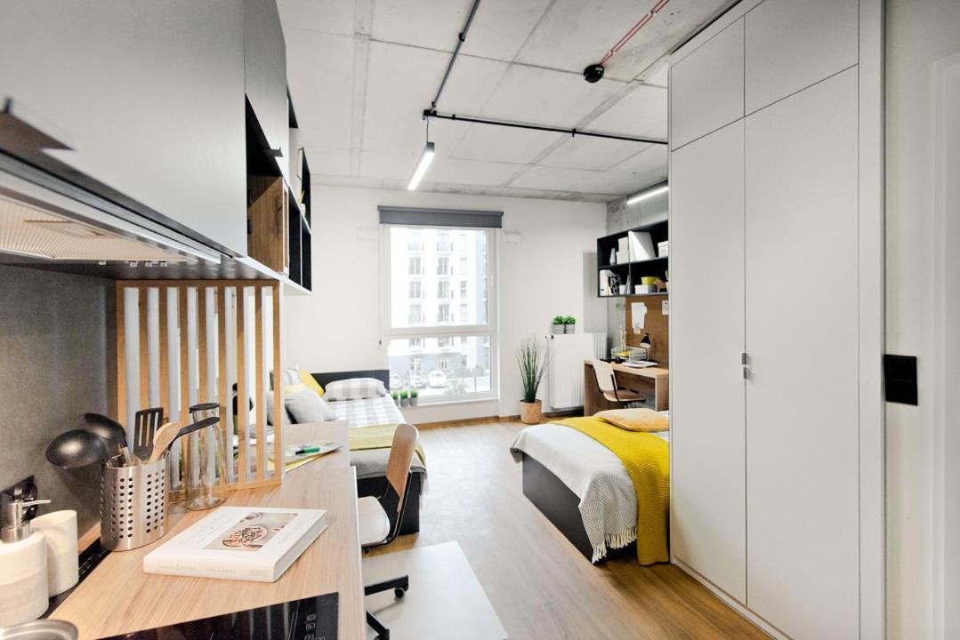 Shed Living Krakow Aparthotel Bagian luar foto