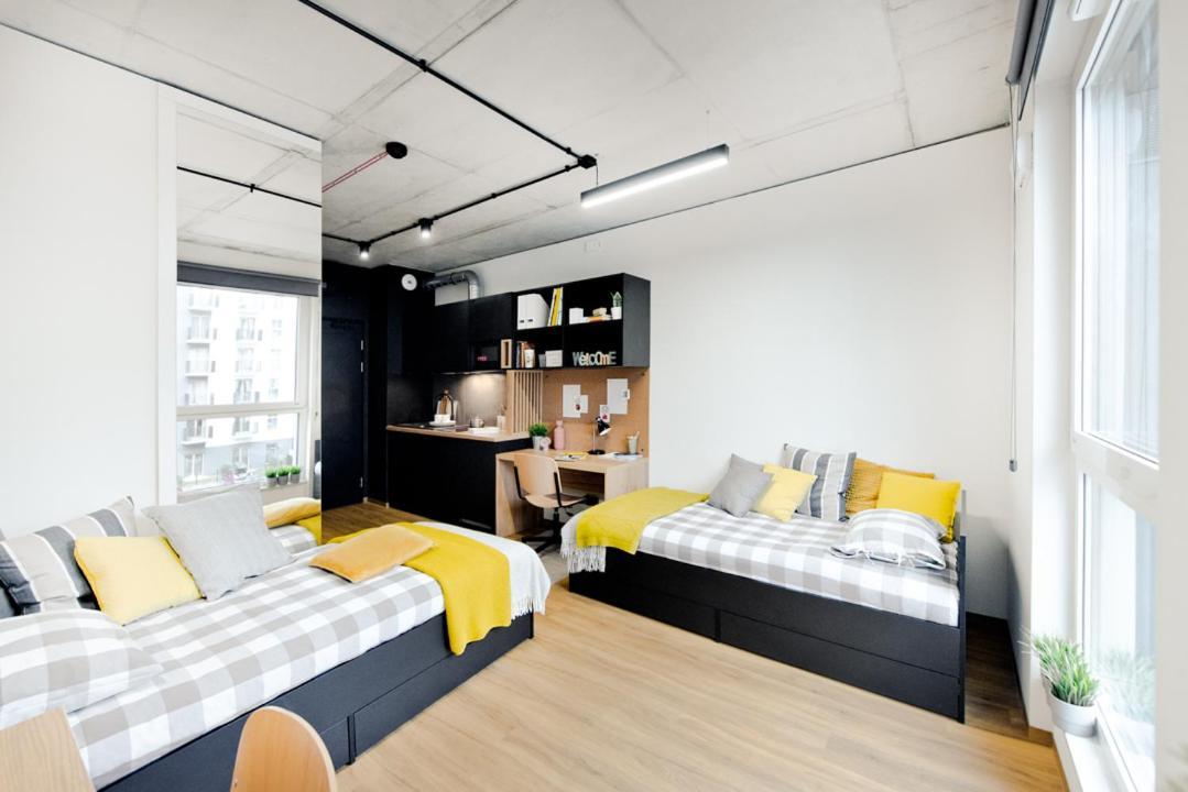 Shed Living Krakow Aparthotel Bagian luar foto