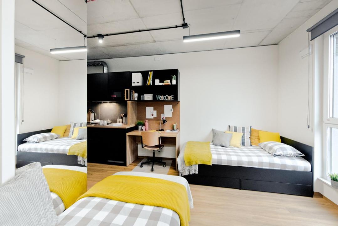 Shed Living Krakow Aparthotel Bagian luar foto